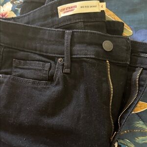 Levi Strauss Signature Mid Rise Skinny black jeans size 4
